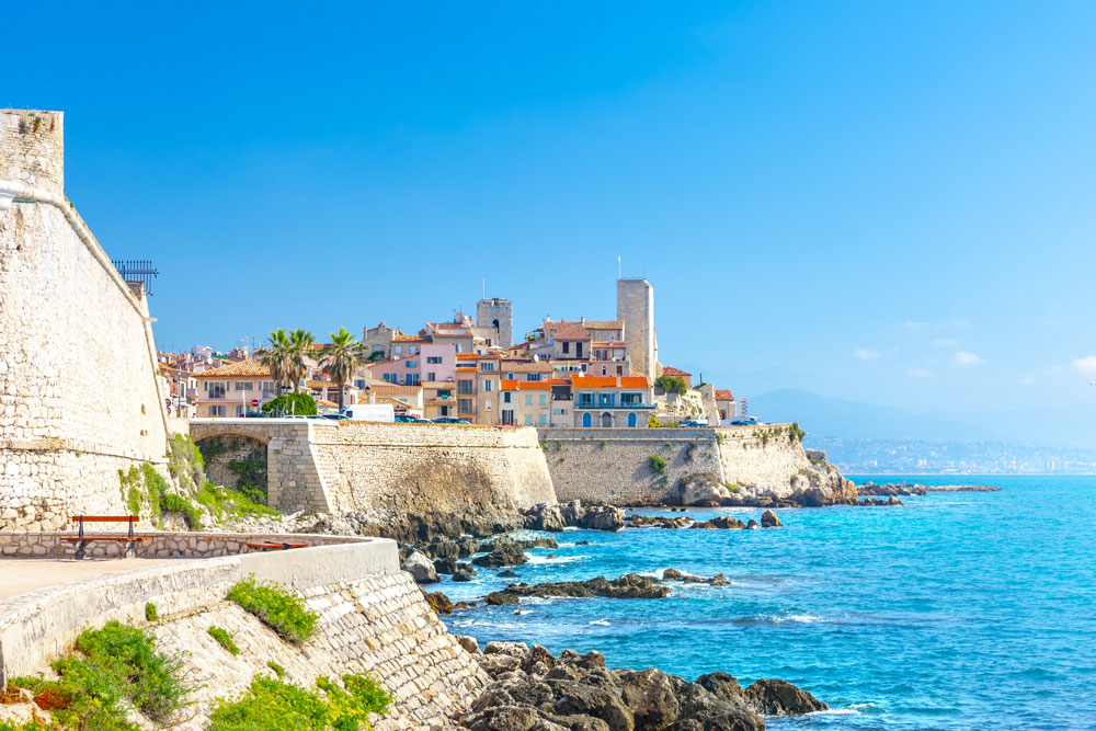 Photo de la ville de Antibes dans les Alpes Maritimes