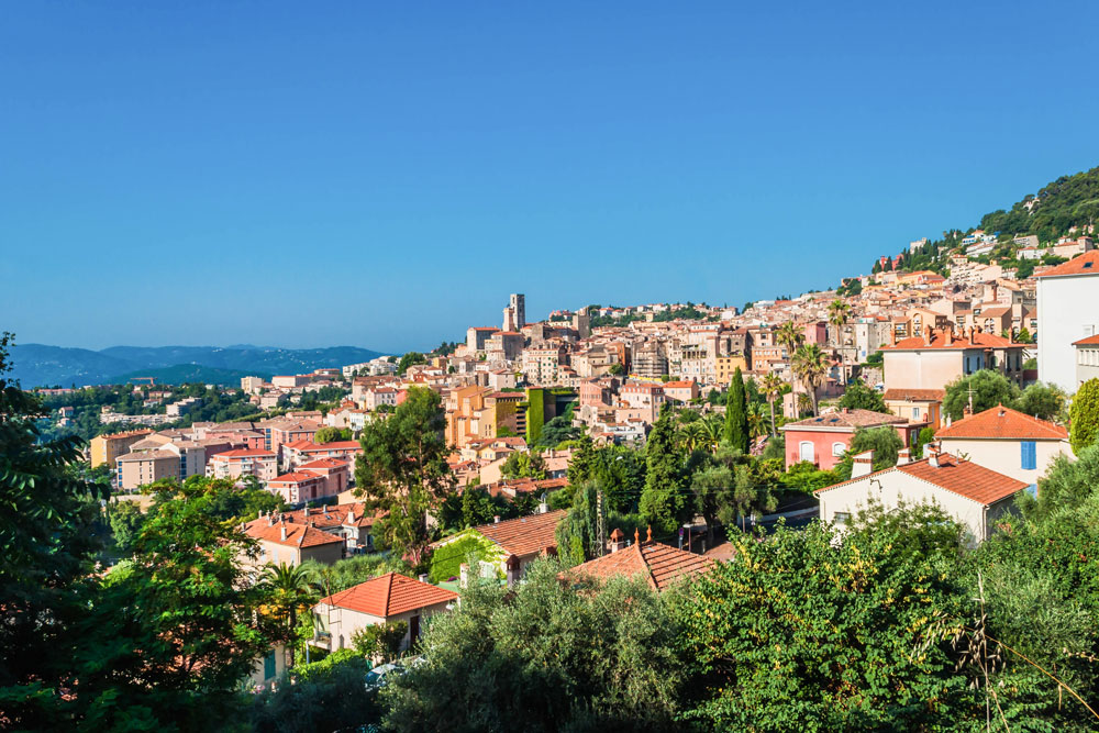 Photo de la ville de Grasses dans les Alpes Maritimes